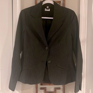 NWOT woman’s suit coat/blazer. Black w stripes. Size 36.